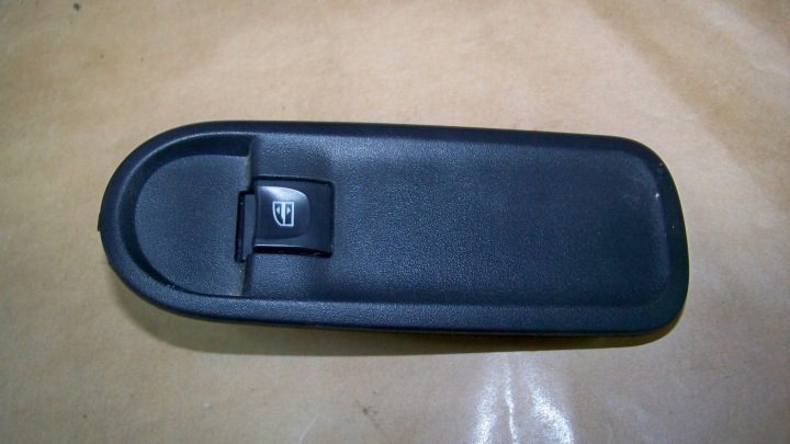 Dacia Duster I 15 г. кнопка стеклоподъемника правая передняя, фото 1
