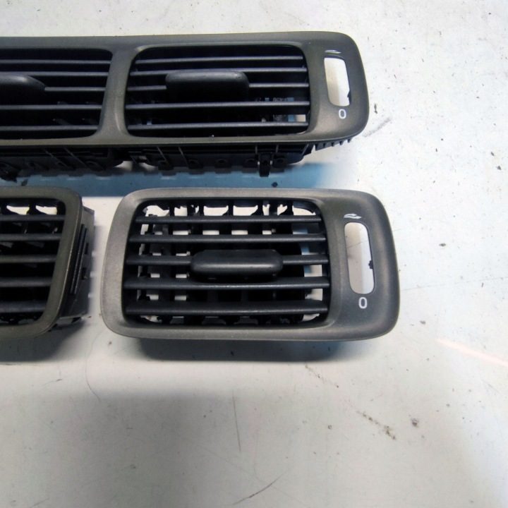 VOLVO V70 I решетки обдува Комплект 9481651 9481652, фото 2
