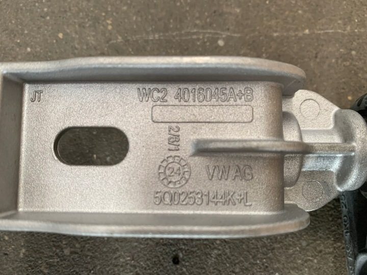 VW AUDI SEAT SKODA КРОНШТЕЙН ПОДВЕС ГЛУШИТЕЛЯ НОВЫЙ ОРИГИНАЛ 5Q0253144K, фото 2
