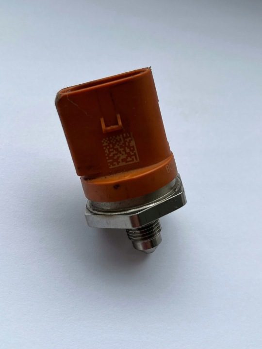 VW Audi Skoda Seat Bentley Датчик давления топлива 06J906051D 06J906054B, фото 1