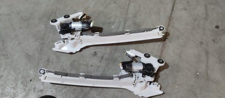 Подаватель шторки багажника левый Mercedes C класс W206 универсал A2069067500, фото 2
