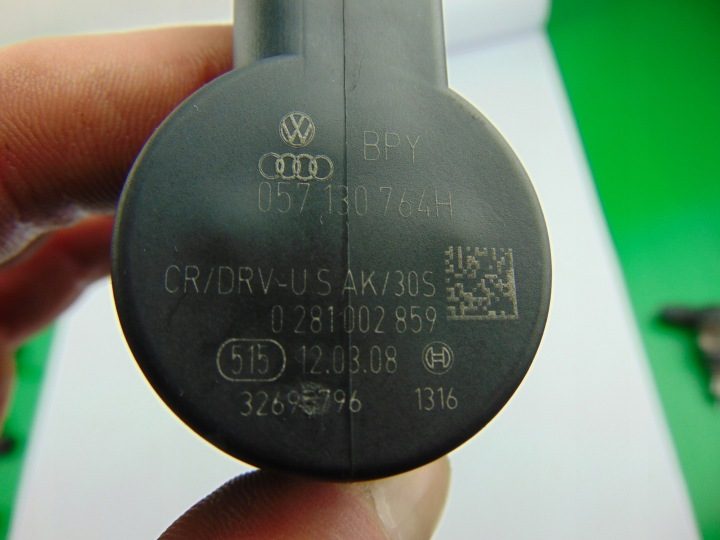 Audi VW 2.0 TDI CBA датчик давления топлива регулятор 057130764H оригинал, фото 6