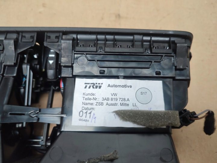 ДЕФЛЕКТОР ОБДУВА СРЕДНИЙ VW PASSAT B7 3AB819728A ЕВРОПА, фото 9