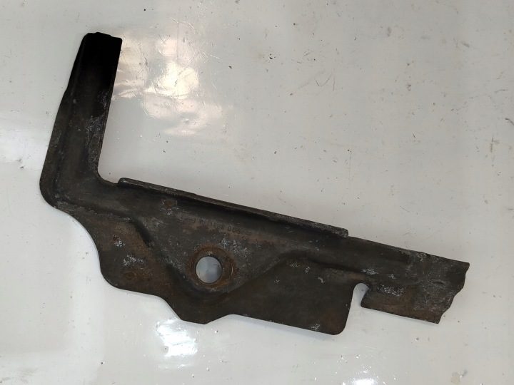 Молдинг кронштейн аккумулятора VW Passat B8 5Q0803219C, фото 1