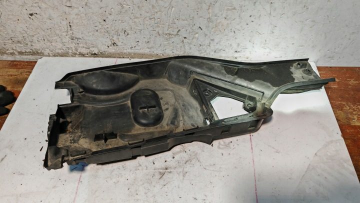 Крышка салонного фильтра левая BMW E60 E61 E63 E64 6921601, фото 2
