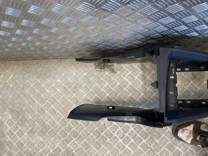 Подлокотник бардачок тоннель Audi Q2 81A 81B863241B, фото 4