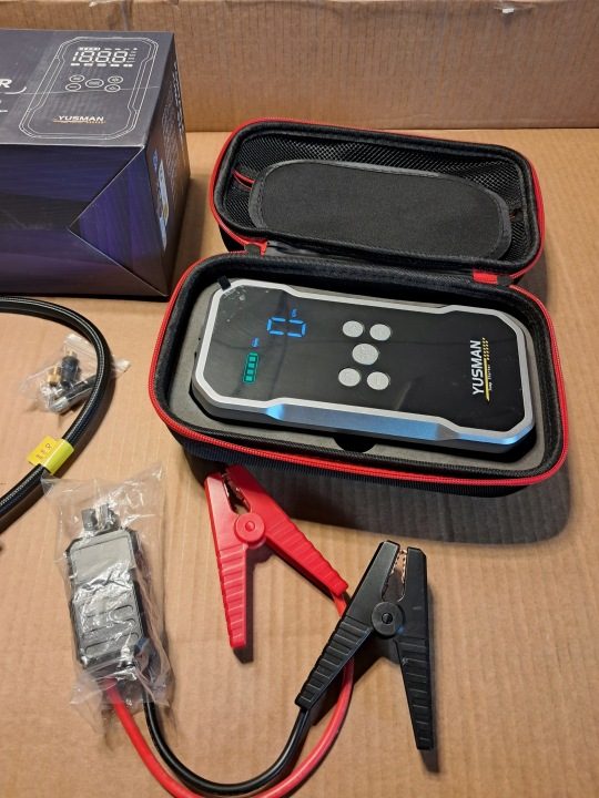 YUSMAN Повербанк С Функцией пуска И Kompresorem 6000A 150 PSI Фонарик LCD, фото 7