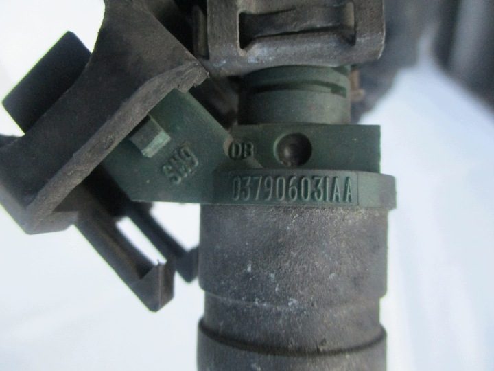 Топливная рампа форсунки VW Golf IV Audi A3 Seat Altea Skoda 1.6 8V SR MPI, фото 4