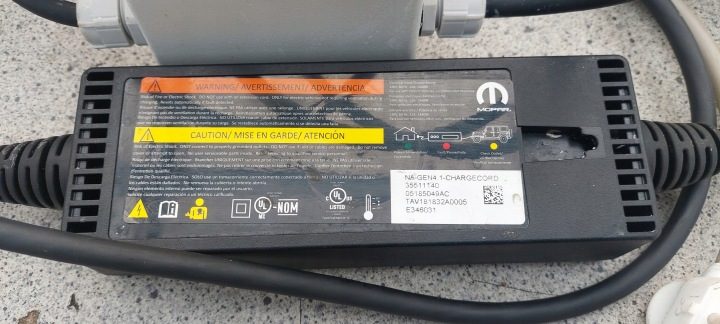 Jeep Wrangler JL 21 22 23 кабель зарядки зарядное устройство 05185049AC № 1, фото 2