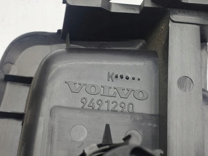 Volvo S60 2002 Z сзади Гнездо прикуривателя заднего центрального тоннеля, фото 2