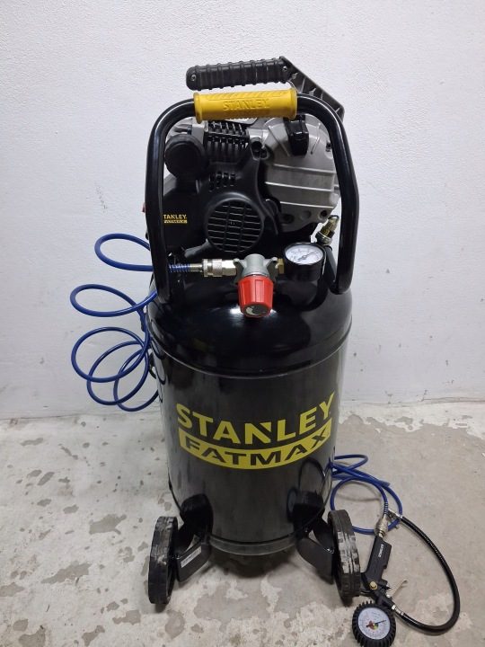 Компрессор масляный Stanley HYDV404STF513 50 liltr 8 бар, фото 1