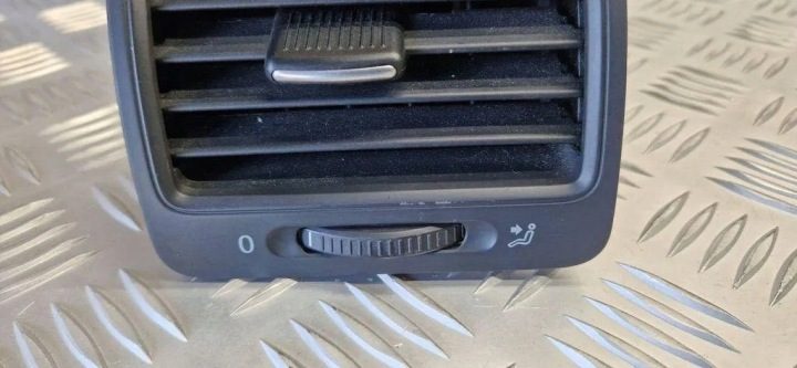 Дефлекторы панели приборного VW GOLF V (1K1) 1K0819709 1.9L дизель 66 кВт 2004, фото 2