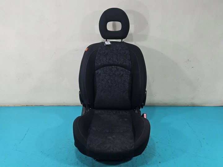 Сиденье левое переднее водителя Peugeot 206 EU 3D 3D, фото 1