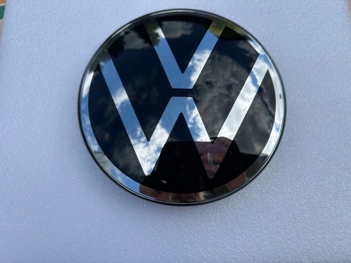 ЭМБЛЕМА ЗНАЧОК ПЕРЕДНИЙ 5NA853601M VW TIGUAN II РЕСТАЙЛИНГ, фото 1