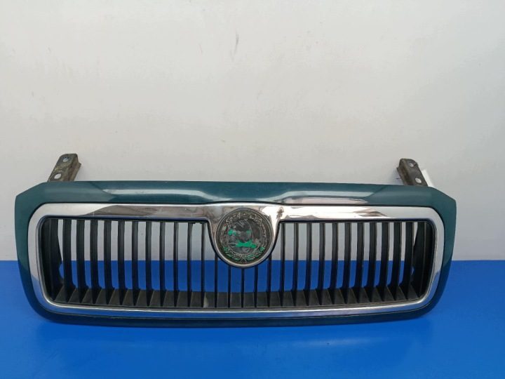 SKODA FELICIA I РЕСТАЙЛИНГ РЕШЕТКА РАДИАТОРА ЗЕЛЕНАЯ 6U0853651 ЛОГОТИП, фото 1
