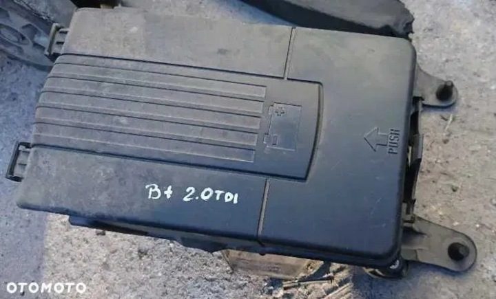 VW Passat B7 Основание Кожух аккумулятора, фото 2