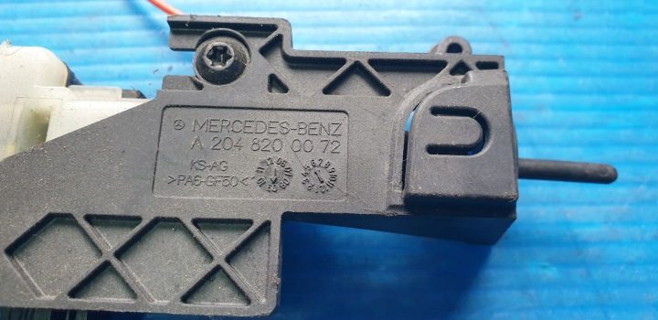 Mercedes w204 w207 w212 привод лючка горловины бензобака a2048200072, фото 3