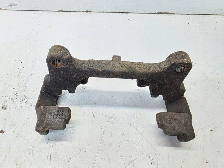 СКОБА СУППОРТА ПЕРЕДНЯЯ ЛЕВАЯ ИЛИ ПРАВАЯ AUDI VW SEAT SKODA 131, фото 2