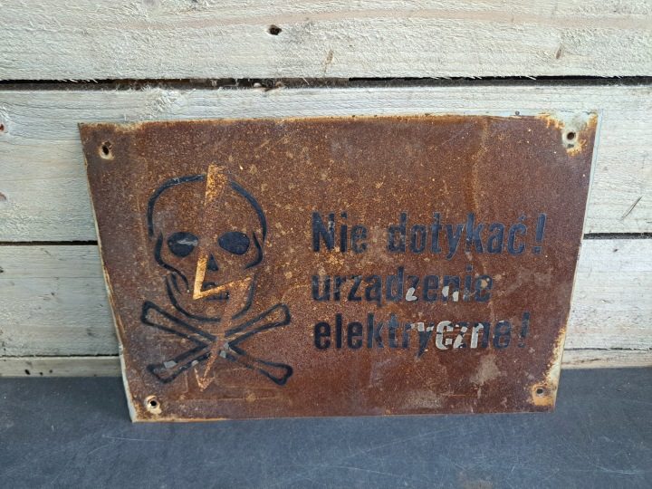 ТАБЛИЧКА INFORMACYJNA НЕ DOTYKAĆ УСТРОЙСТВО ЭЛЕКТРИЧЕСКОЕ! РЕТРО ОРИГИНАЛ ПНР, фото 1