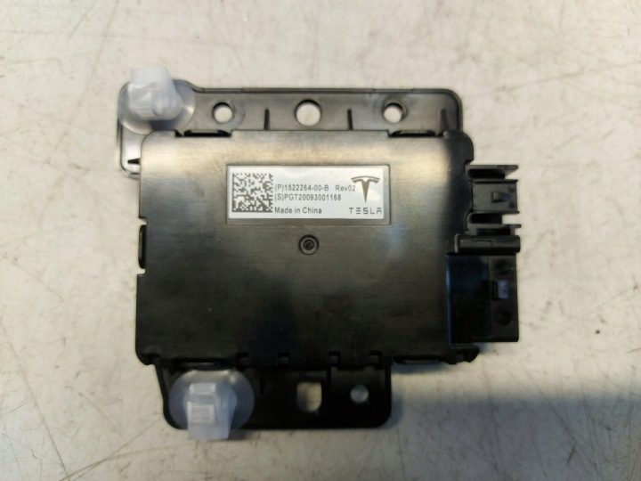 Tesla Model 3 III Разъем USB 1522264-00-B, фото 1