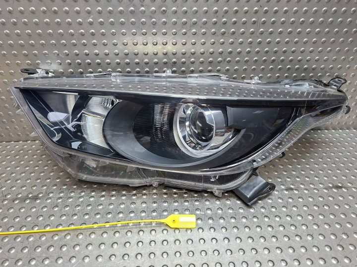 Фара передняя левая линза Toyota Yaris IV 20- EU K0-6, фото 1