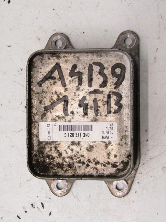 Радиатор масляный радиатор 1.4 TFSI Audi A4 8W B9 седан 04E117021C, фото 1