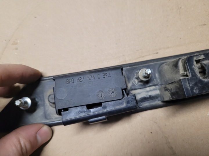 НАКЛАДКА КРЫШКИ РУЧКА БАГАЖНИКА AUDI A4 B6 B7 A6 C6 A3 8P 8E0827574C, фото 3