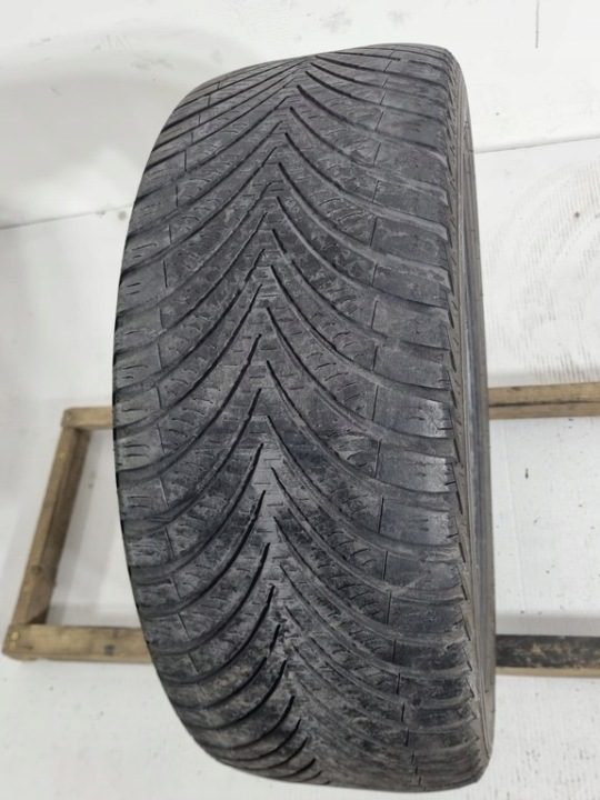 Шина всесезонная Kumho Solus 4S HA32 235/45R18 98 Y сцепление на снегу (3PMSF), усилитель (XL), фото 1