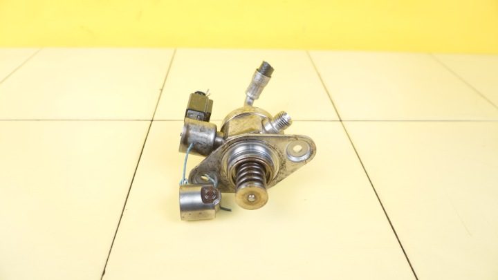 BMW 1 F20 F30 1.6 бензин 13 г. N13B16A топливный насос 7607159 0261520150, фото 4