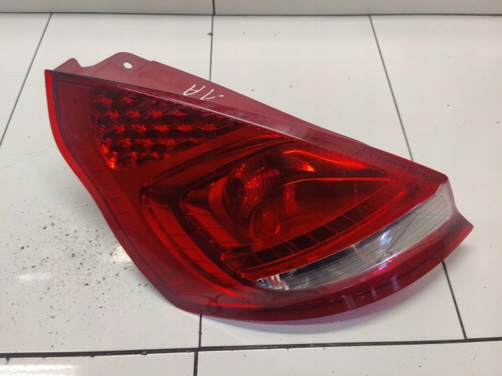 SUZUKI SWIFT MK7 ФОНАРЬ ЛЕВЫЙ ЗАДНИЙ 8A61-13405-A, фото 1