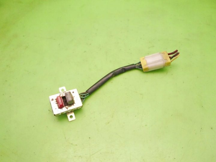 Переключатель аварийной сигнализации Nissan Sunny B11, фото 1