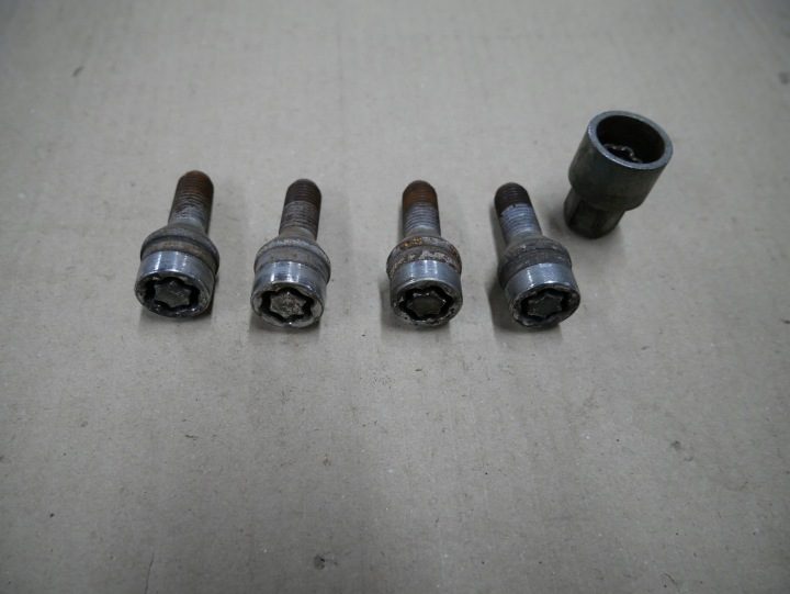 BMW БОЛТЫ СЕКРЕТКИ ПРОТИВОУГОННЫЕ КОМПЛЕКТ M12X1,5 M12 X 1,5, фото 1