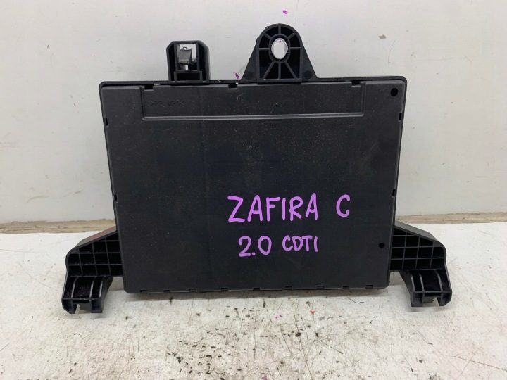 Короб блок предохранителей 13368651 Opel Zafira C 2.0 CDTI 12-19, фото 2