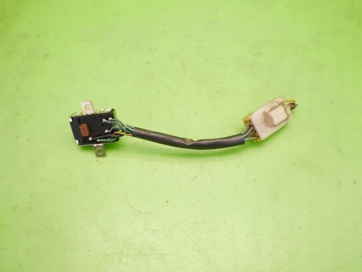 Переключатель аварийной сигнализации Nissan Sunny B11, фото 4