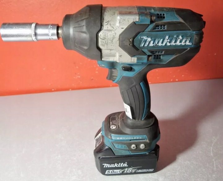 Ударный гайковерт бесщеточный 18V 2x5Ah BL LXT 1/2 1200 Нм Makita DTW1002RTJ, фото 1