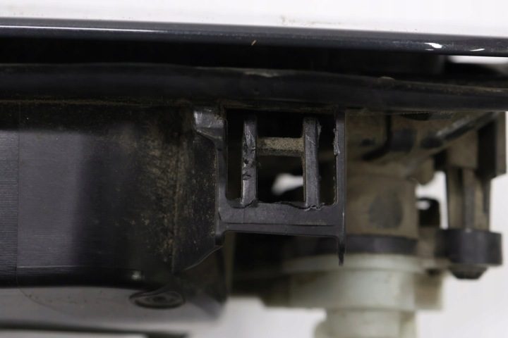 VW Golf VIII лючок горловины бензобака 5H0809857, фото 2