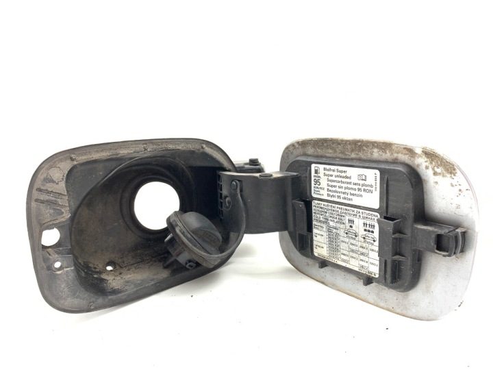 Лючок горловины бензобака LA7W Skoda Octavia III 5E0809702 седан, фото 2