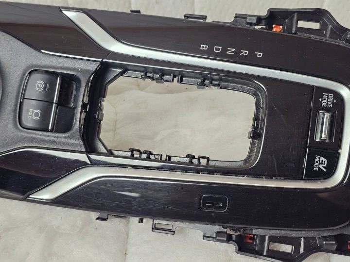 Декор накладка панель передач тоннеля кронштейн стакан Toyota Corolla E21, фото 3
