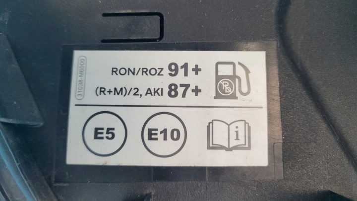 KIA Sportage V 23 г. 1.6 T-GDI лючок горловины бензобака 31038-M6000 81595-P2000, фото 14