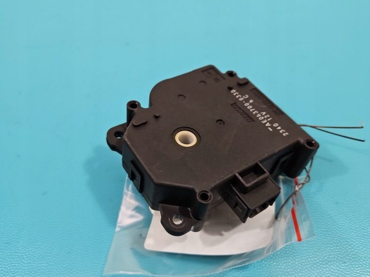 МОТОРЧИК ВЕНТИЛЯТОРА ПЕЧКИ TOYOTA CAMRY VI XV30 01- AE063700-8330 ЕВРОПА, фото 1