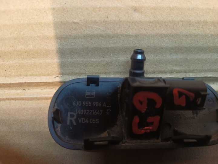 С подогревом форсунка омывателя VW Skoda Audi Seat 6J0955985A 6J0955986A, фото 4