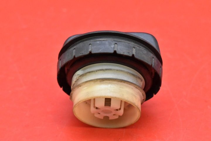 КРЫШКА ГОРЛОВИНЫ БЕНЗОБАКА TOYOTA YARIS 3 III 17-19, фото 3