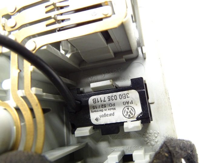 Фонарь подсветка кабины потолка 3B0947105C Skoda Octavia II рестайлинг, фото 6