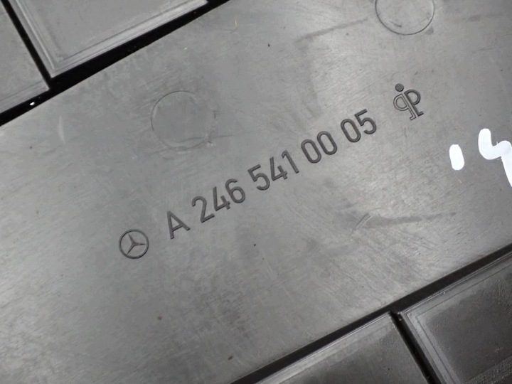 Крышка аккумулятора оригинал A2465410005 Mercedes A-класс W176 13 г., фото 4