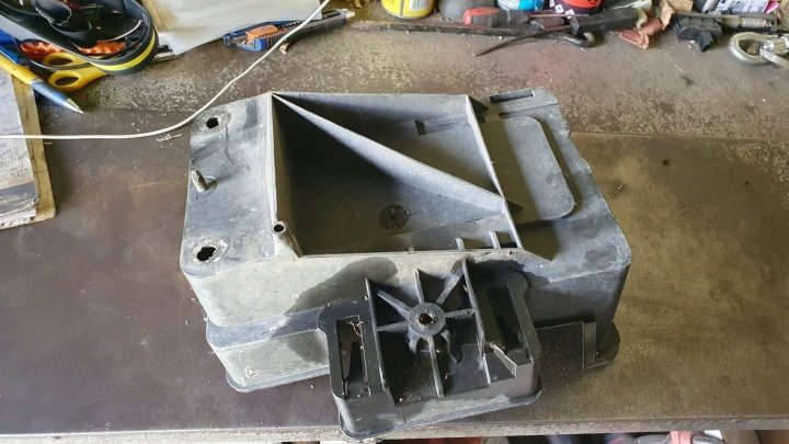 Ford Focus MK1 - площадка аккумулятора 98AB10723AD, фото 5
