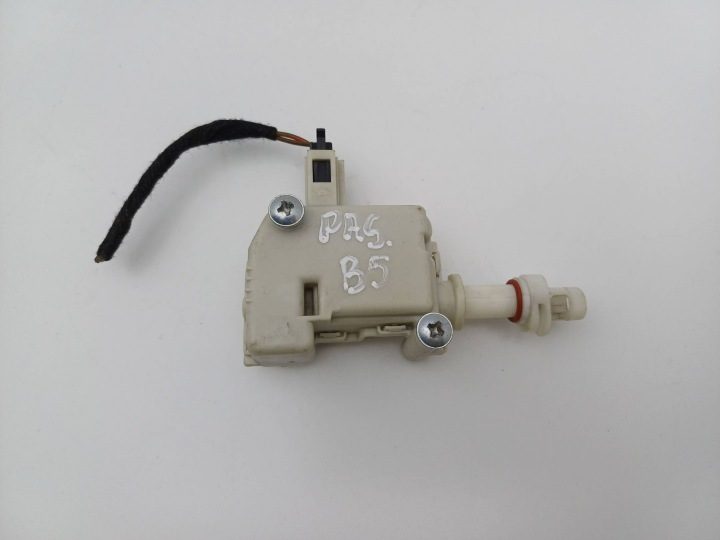Привод лючка горловины бензобака VW Passat B5 3B0810773B / 3B0959782 NR323, фото 6