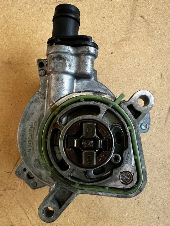 Nissan Juke II F16 19- 1.0 DIG-T насос вакуумный 146508066R, фото 1