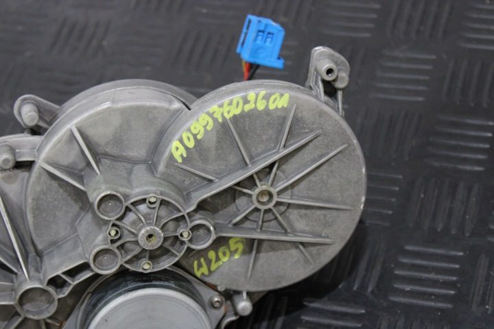 ПРИВОД ЭЛЕКТРИЧЕСКИЙ КРЫШКИ A0997602601 MERCEDES C-КЛАСС W205 SB, фото 2