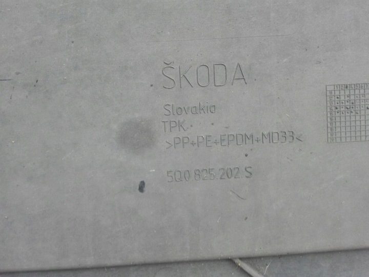 Защита днища правая 5Q0825202S - Skoda Octavia III 5E хэтчбек 15 г., фото 3