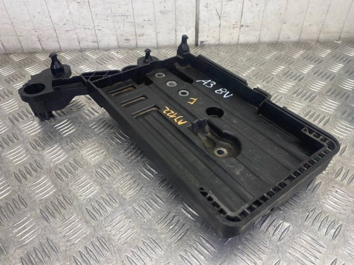 Основание кронштейн аккумулятора Audi A3 S3 8V 5Q0915321E, фото 10